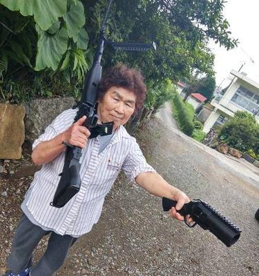 绝地求生中人物如何正确扛枪？