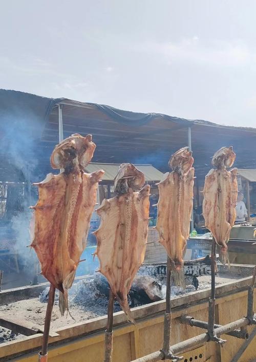 在《我的世界》中萤火虫如何用来烤鱼？烤鱼的正确步骤是什么？