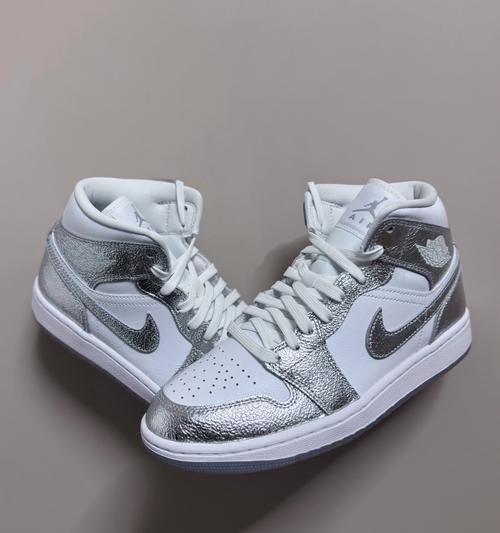 Aj1英雄联盟发光效果何时激活？