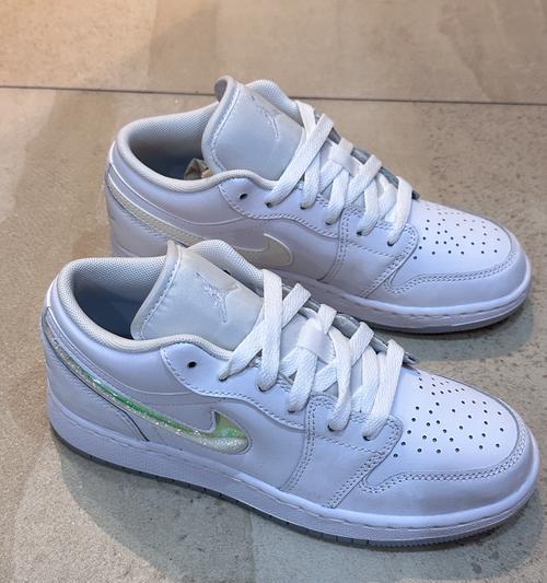 Aj1英雄联盟发光效果何时激活？